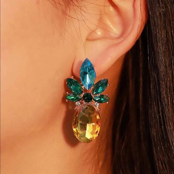 🔥2for$25🔥 pineapple stud earrings - Picture 2 of 3